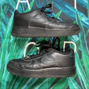 ~SOLD~ Nike Black Air Force 1 (7Y / 8.5W)